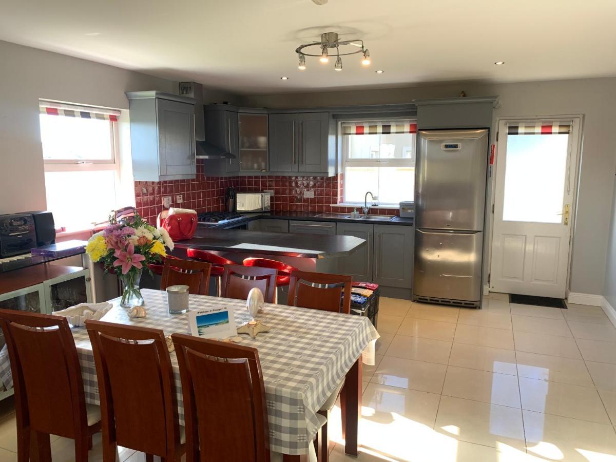 Seascape On The Edge Of Town: 4 Beds All Ensuite. Belmullet Esterno foto