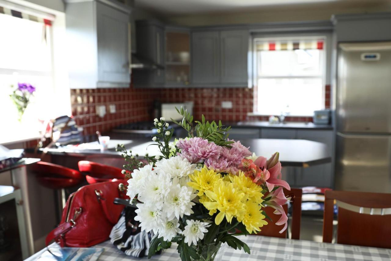 Seascape On The Edge Of Town: 4 Beds All Ensuite. Belmullet Esterno foto