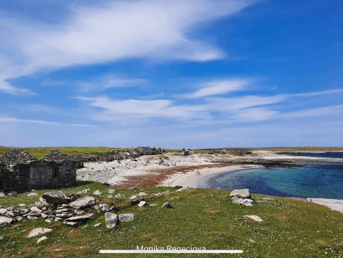 Seascape On The Edge Of Town: 4 Beds All Ensuite. Belmullet Esterno foto
