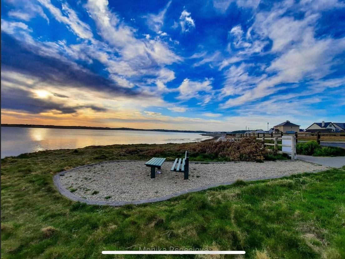 Seascape On The Edge Of Town: 4 Beds All Ensuite. Belmullet Esterno foto