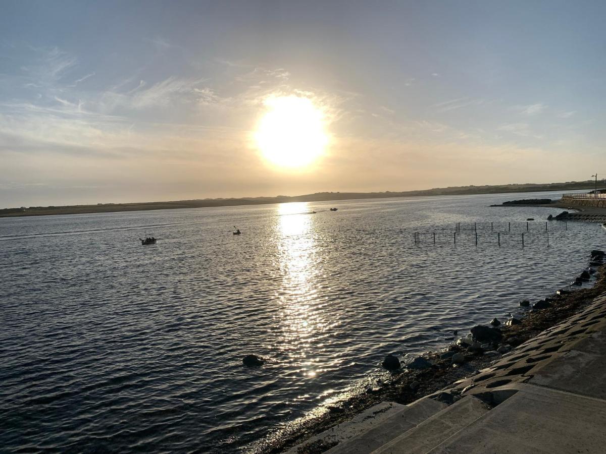Seascape On The Edge Of Town: 4 Beds All Ensuite. Belmullet Esterno foto